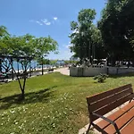 아파트 Black Sea View Retreat