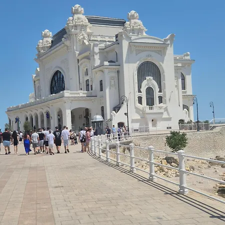 Black Sea View Retreat דירה *