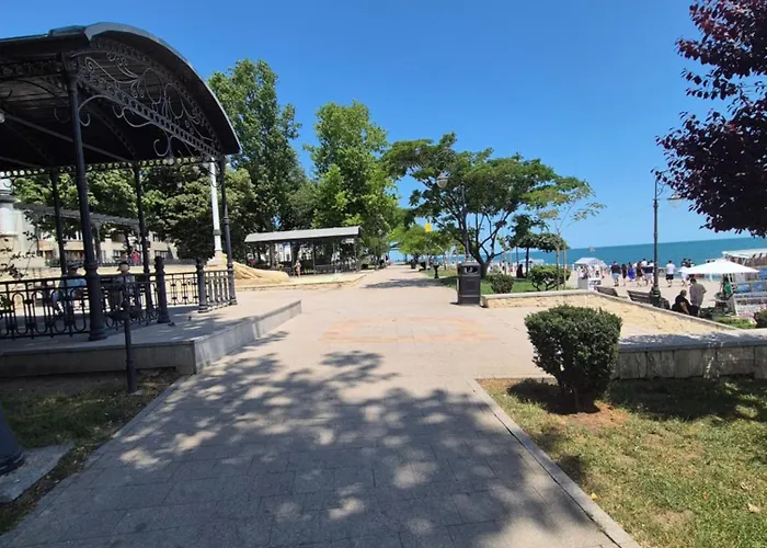 アパート Black Sea View Retreat コンスタンツァ