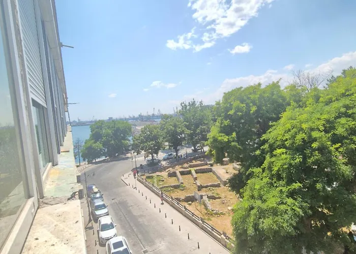 アパート Black Sea View Retreat コンスタンツァ